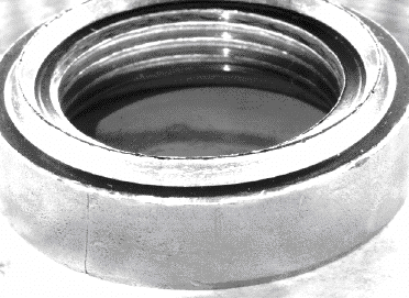 帶有細小裂痕的次品連接器